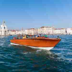 One-way private transfer in Venice (1 to 8 people)