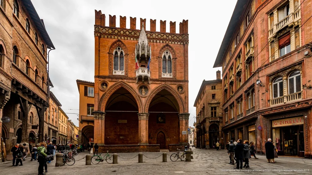 Palazzo della Mercanzia, Bologna