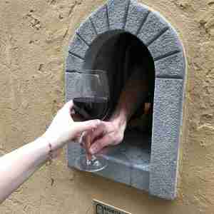 A Taste of Florence: Wine Windows and Street Eats Private Tour